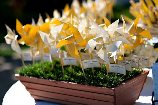 How cute are these pinwheels for a whimsical outdoor wedding