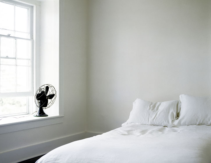Maura-mcevoy-white-bedroom