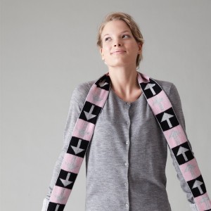 lambswool-pink-gray-arrow-scarf