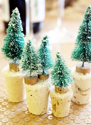 DIY-Snowy-Tree-Wine-Stoppers-Fabric-Paper-Glue-OSBP1