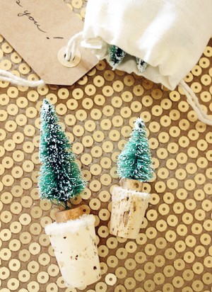 DIY-Snowy-Tree-Wine-Stoppers-Fabric-Paper-Glue-OSBP2