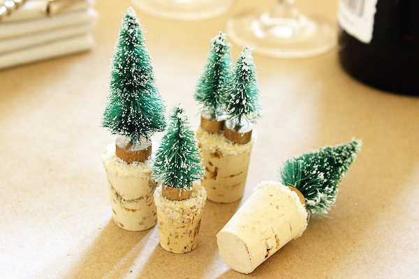 DIY-Snowy-Tree-Wine-Stoppers-Fabric-Paper-Glue-OSBP3