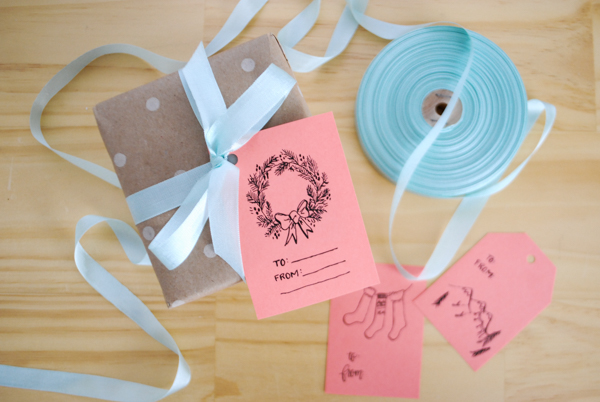 Printable Illustrated Holiday Gift Tags by Antiquaria for Oh So Beautiful Paper