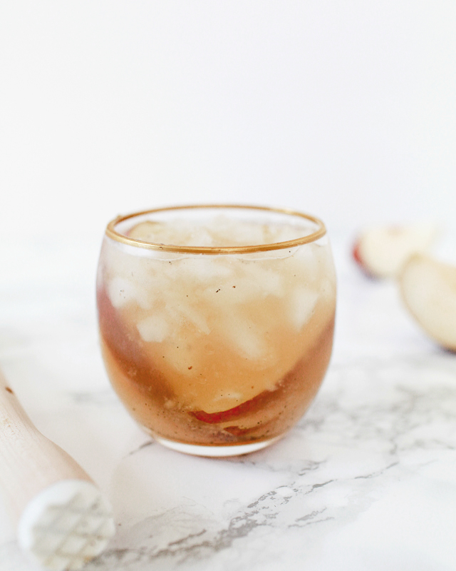 Thanksgiving Cocktail Idea: Bourbon Pear Vanilla Bean Smash Cocktail Recipe