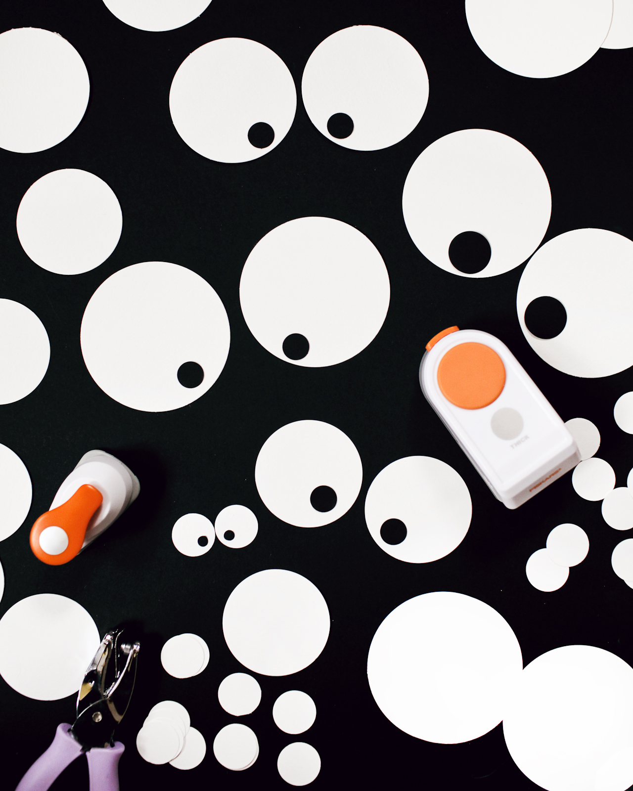 DIY Eyeball Halloween Door Cover with Fiskars Circle Punches