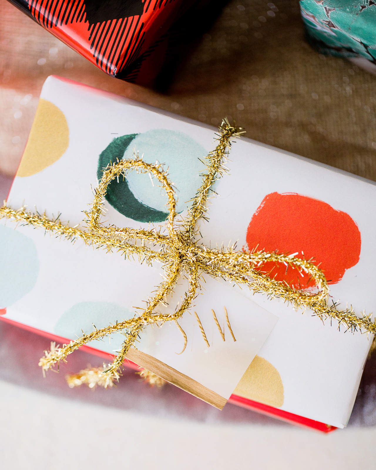Beautiful Holiday Gift Wrap Pairings