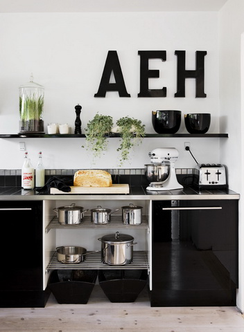 Black-and-white-kitchen